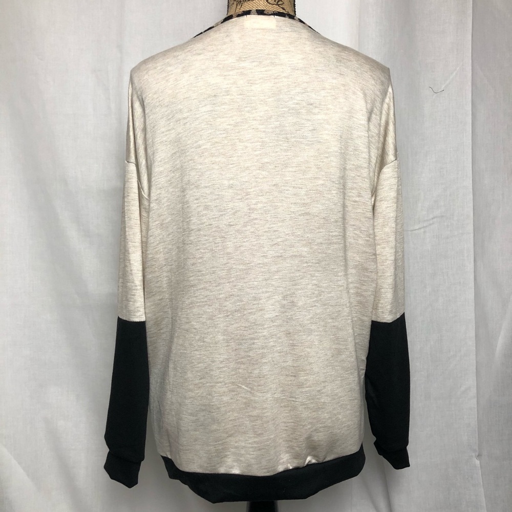 Color Block Cheetah Knit Top - Picture 4 of 7